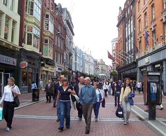 angol lecke után sétálj a város központjában, Grafton Street