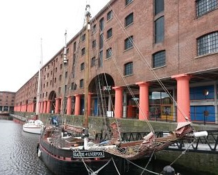 prechádzka po lekcii angličtiny, Albert Dock, Liverpool